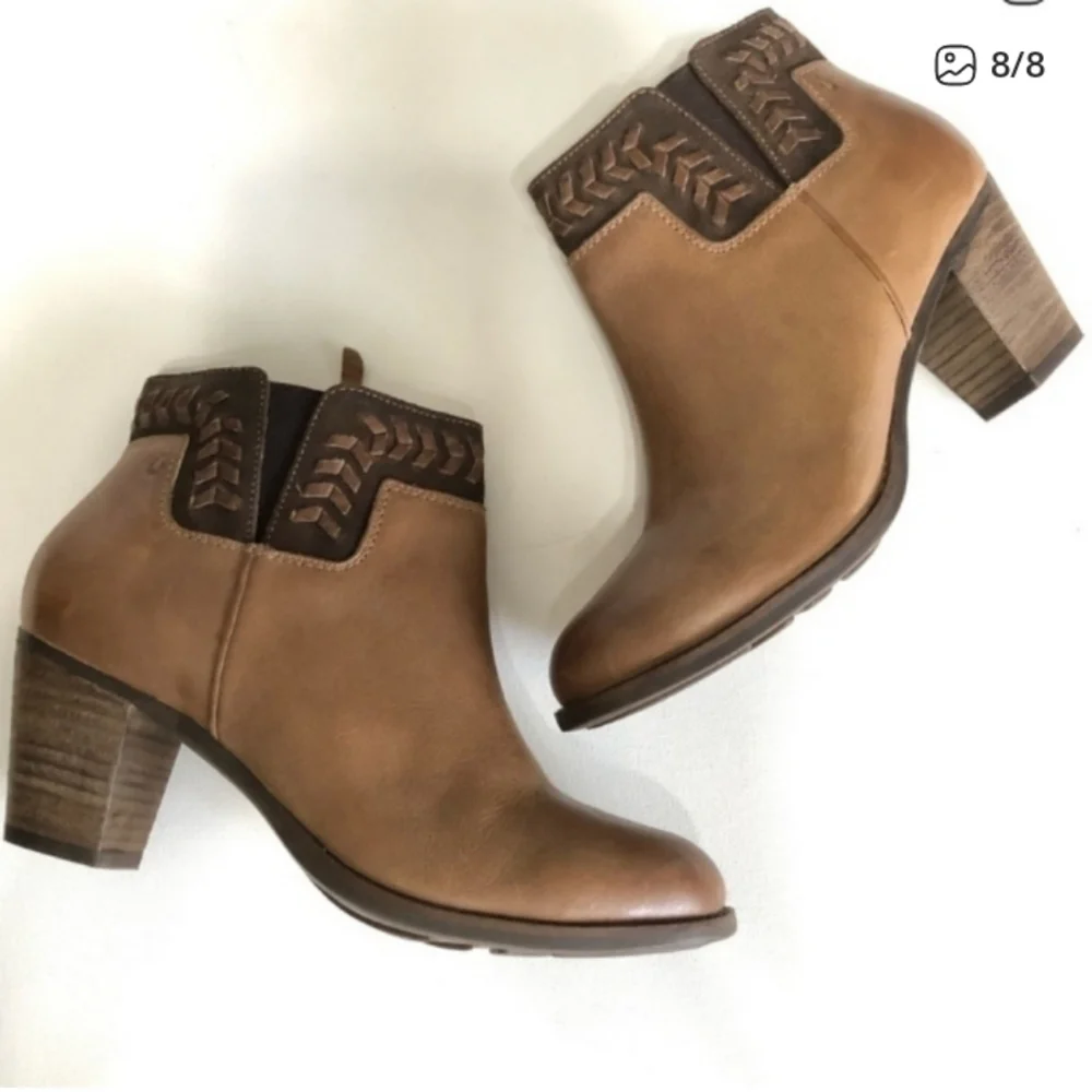 OLUKAI Tan Brown Leather Ankle Boots